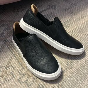 UGG Alameda Leather Slip On 8.5